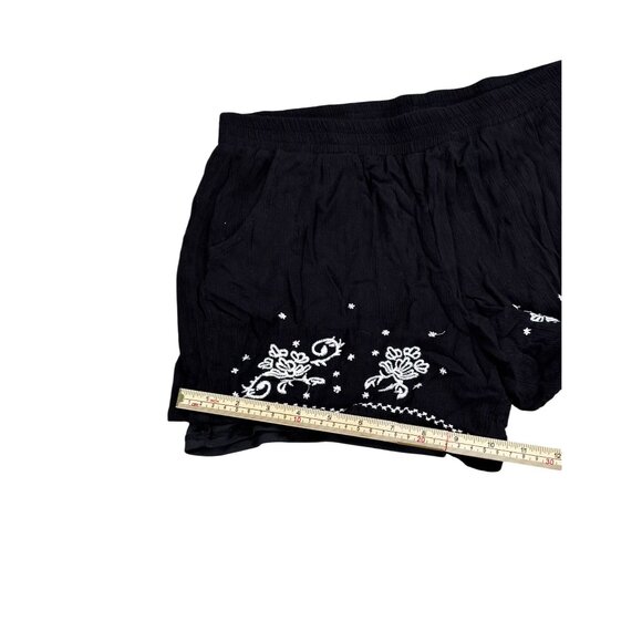 Black Womens Embroidered Shorts With Elastic Waist & Floral Design - Picture 6 of 6